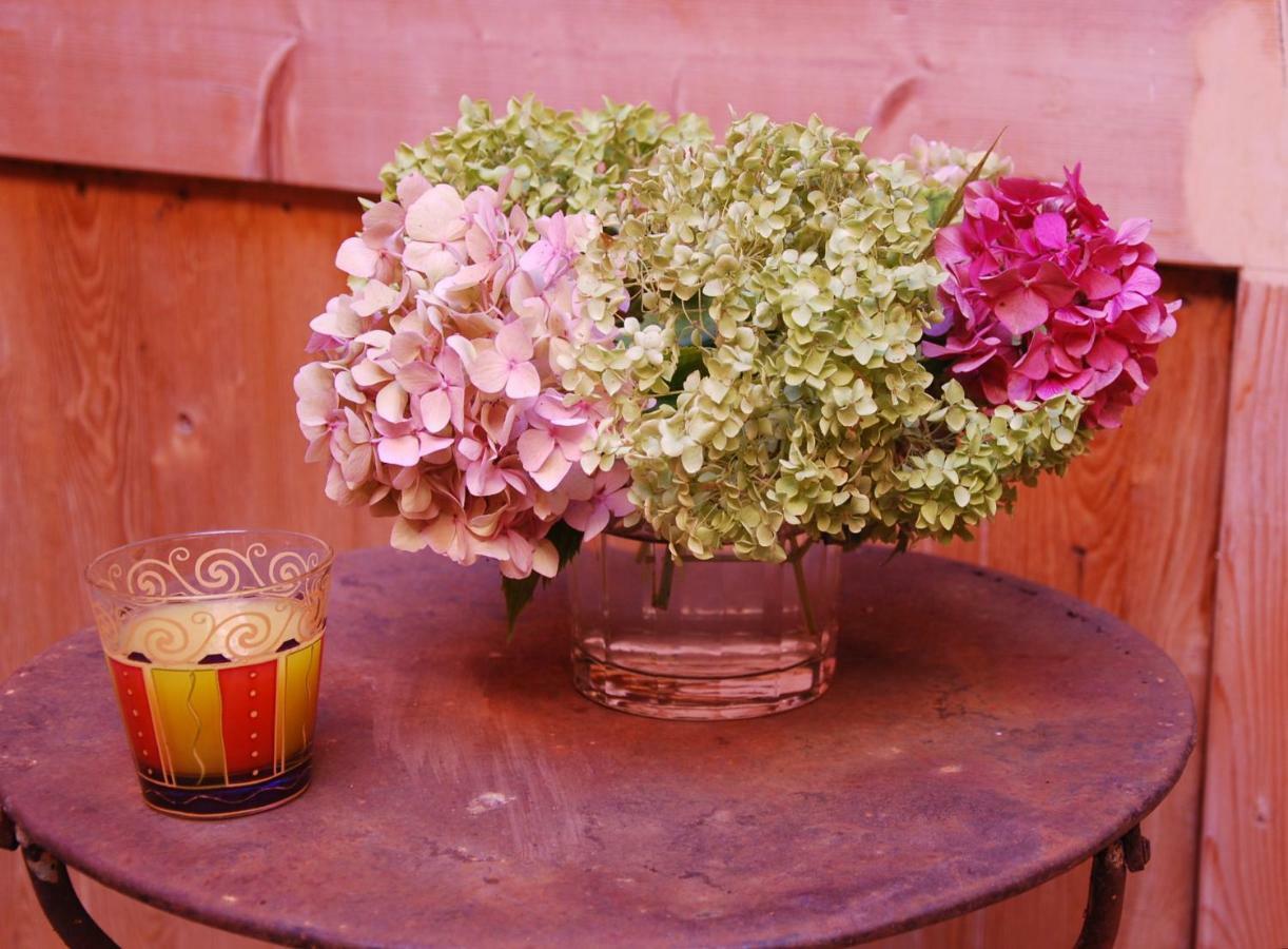 Ombre Rose Bed and Breakfast Le Fousseret Exteriör bild