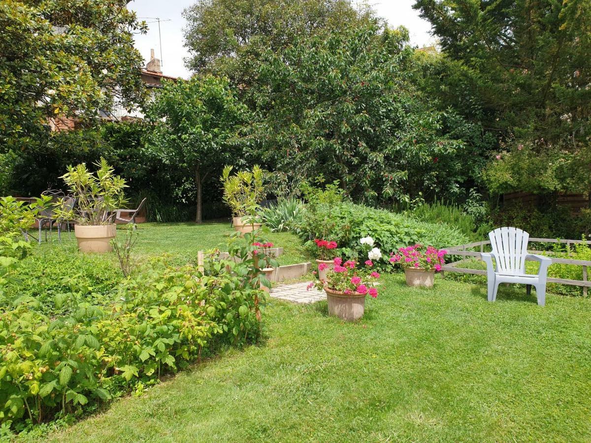 Ombre Rose Bed and Breakfast Le Fousseret Exteriör bild
